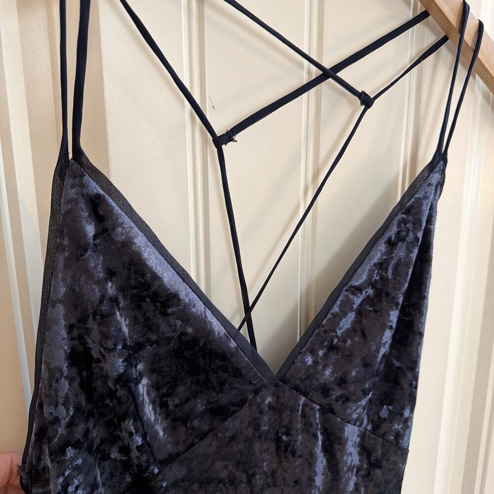 NWT Paper Crane Crushed Velvet Navy Blue Slip Dress Women’s Size Small - Picture 3 of 15